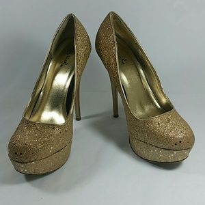 Qupid  Gold Giliter Ladies Shoe Size 7